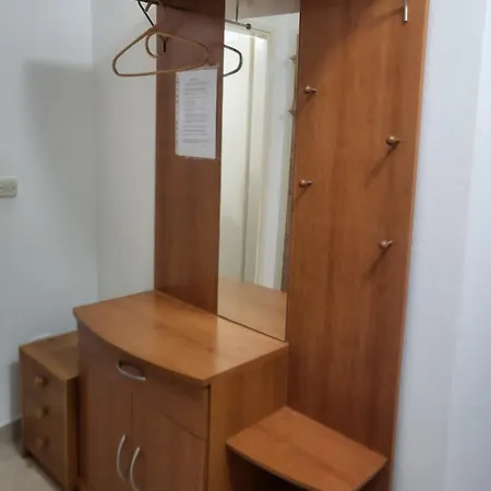 Fuer 4 Personen Im Eg Apartamento Ražanac